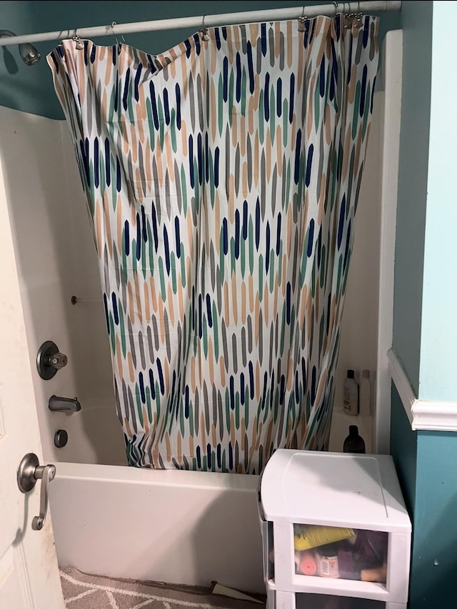 5344 Wheat Way Ave, Swartz Creek, MI 48473 - bathroom with shower / tub combo with curtain
