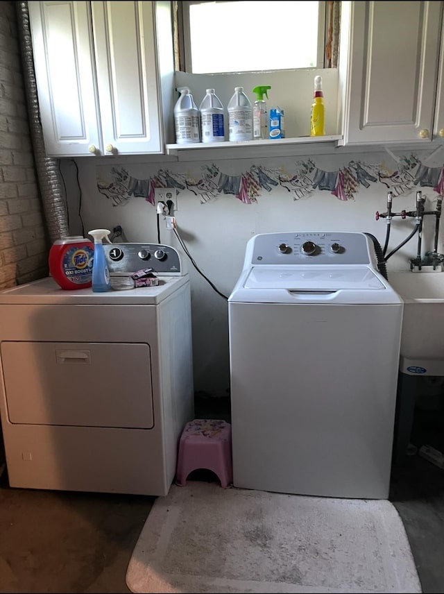 5344 Wheat Way Ave, Swartz Creek, MI 48473 - laundry area with cabinet space and independent washer and dryer