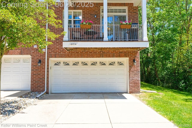 6014 Windemere Ln, Shelby Twp, MI 48316 - garage featuring driveway