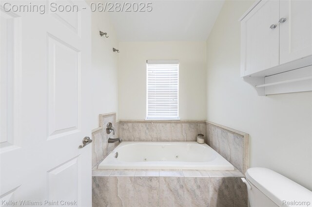 6014 Windemere Ln, Shelby Twp, MI 48316 - bathroom featuring toilet and a jetted tub