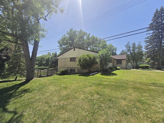 9361 W Parkway St, Detroit, MI 48239 - view of yard