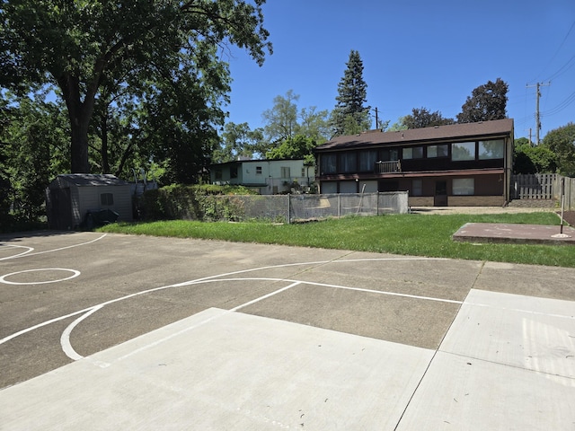 9361 W Parkway St, Detroit, MI 48239 - view of sport court with community basketball court and a shed
