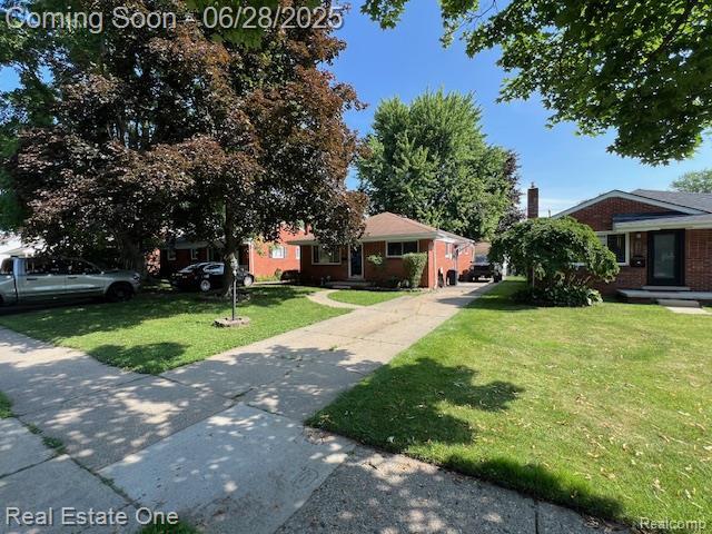 334 Harrington St, Mount Clemens, MI 48043 - photo 3