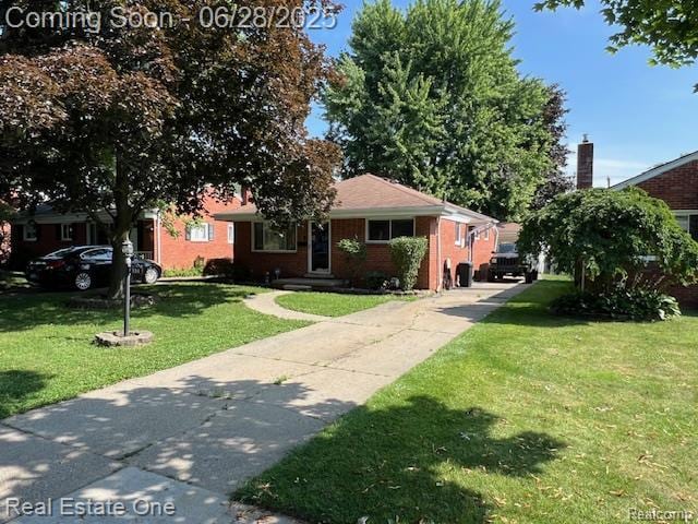 334 Harrington St, Mount Clemens, MI 48043 - photo 4