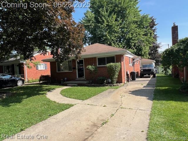 334 Harrington St, Mount Clemens, MI 48043 - photo 5