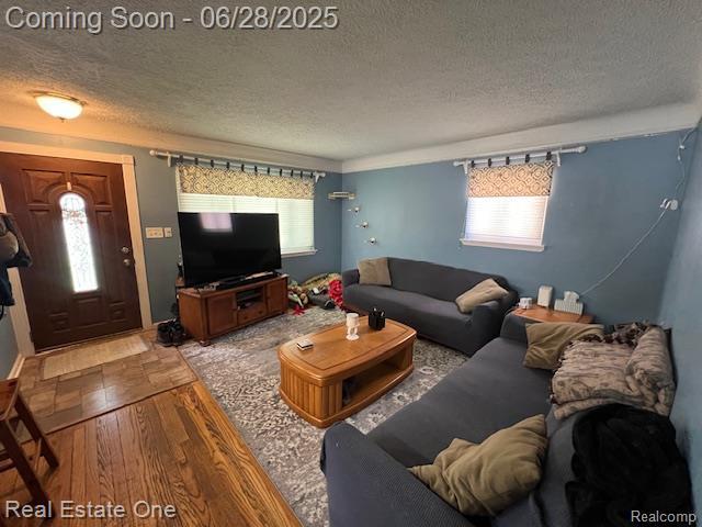 334 Harrington St, Mount Clemens, MI 48043 - photo 6