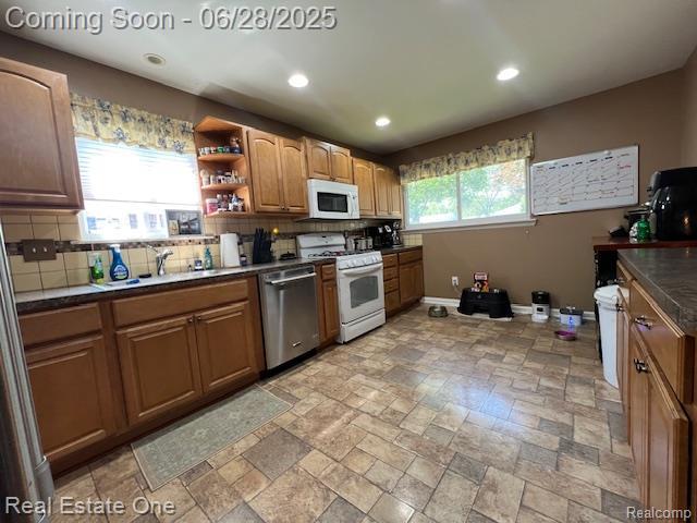 334 Harrington St, Mount Clemens, MI 48043 - photo 11