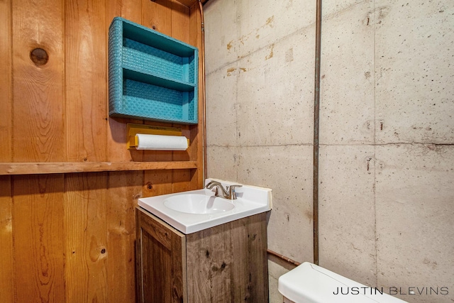 1538 10th St NW, Grand Rapids, MI 49504 - half bath with vanity and toilet