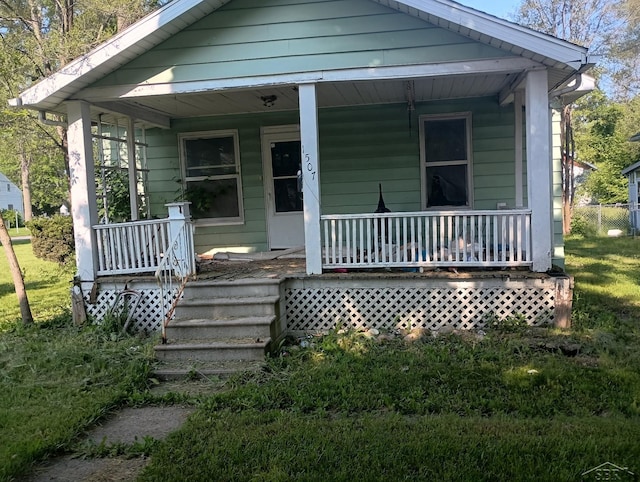 1507 Barnard St, Saginaw, MI 48602 - view of front of property featuring covered porch and a front lawn