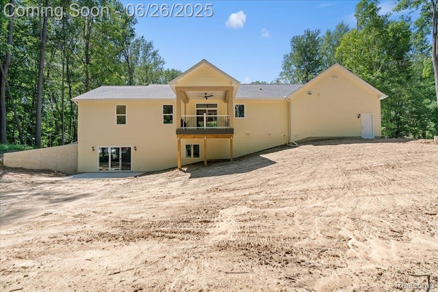 917 Chickasaw Dr, Mason, MI 48854 - rear view of house featuring a balcony and a ceiling fan