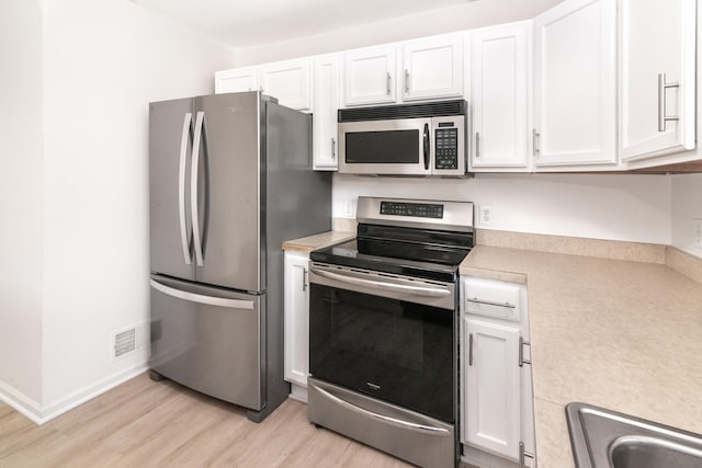 3046 Barclay Way, Ann Arbor, MI 48105 - kitchen featuring stainless steel appliances, light countertops, white cabinetry, and light wood finished floors