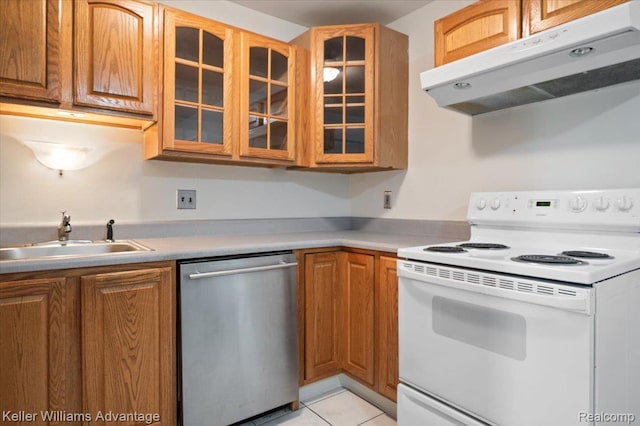 1565CHERBONEAU Cherboneau Pl Unit 52, Detroit, MI 48207 - kitchen with electric stove, under cabinet range hood, stainless steel dishwasher, glass insert cabinets, and light countertops