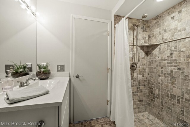 1122 Meadowglen Ct, Bloomfield Hills, MI 48304 - full bathroom featuring vanity and a tile shower