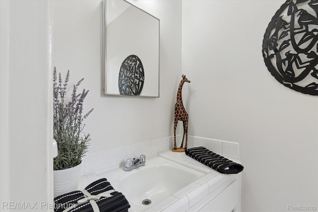 5959 Alan Dr Unit 53, Brighton, MI 48116 - bathroom featuring vanity