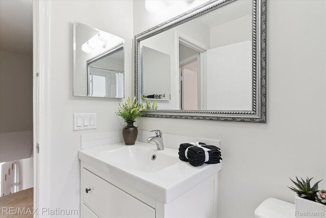 5959 Alan Dr Unit 53, Brighton, MI 48116 - bathroom with vanity and toilet