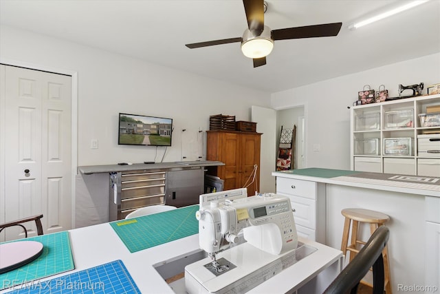 5959 Alan Dr Unit 53, Brighton, MI 48116 - dining area featuring a ceiling fan