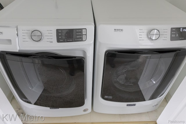 25493 Saint James, Southfield, MI 48075 - laundry room featuring washer and dryer