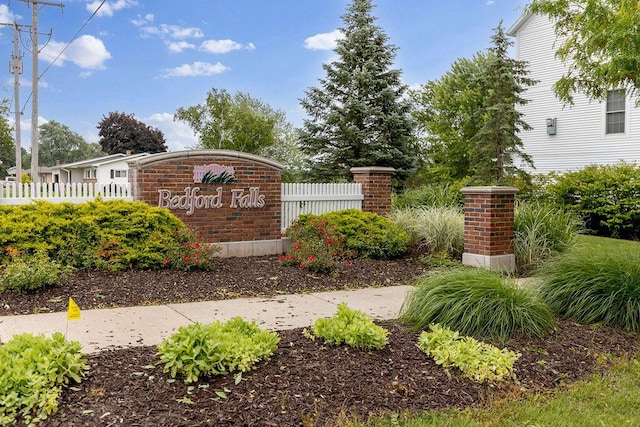 605 Bedford Falls Dr, Sparta, MI 49345 - view of community / neighborhood sign