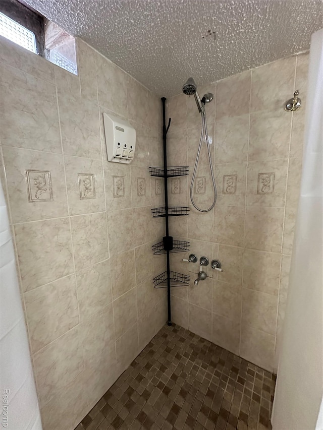 32302 Ryan Rd, Warren, MI 48092 - bathroom featuring a tile shower