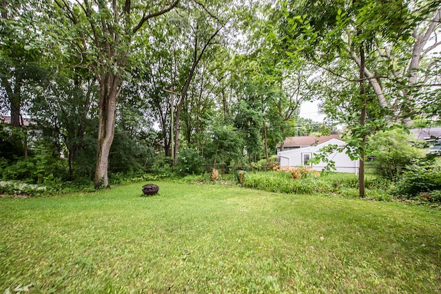 324 Highlake Ave, Ann Arbor, MI 48103 - view of yard featuring a fire pit