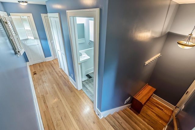324 Highlake Ave, Ann Arbor, MI 48103 - hallway with light wood-style flooring and baseboards