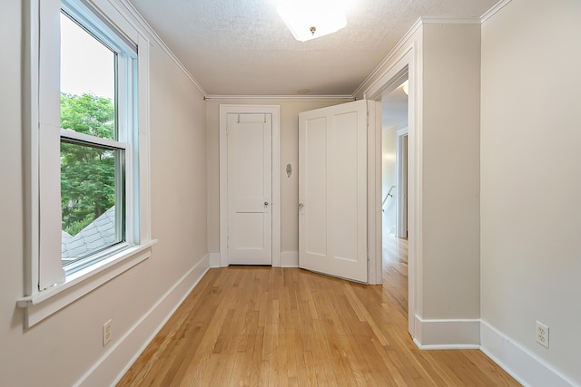 324 Highlake Ave, Ann Arbor, MI 48103 - hall with light wood-style floors and crown molding