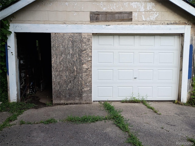 9360 Cheyenne St, Detroit, MI 48228 - view of garage
