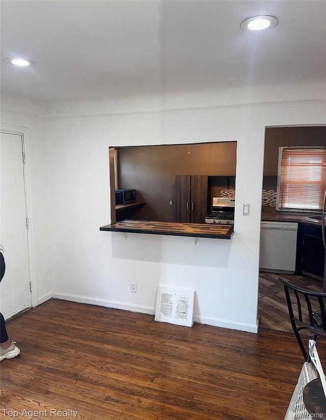 19461 Fenmore St, Redford, MI 48235 - living room featuring wood finished floors and recessed lighting