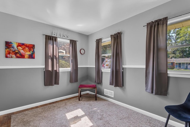 2606 S Saint Anthony St, Jackson, MI 49203 - sitting room with baseboards