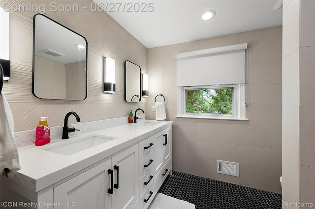 28440 Brooks Ln, Southfield, MI 48034 - full bath with double vanity