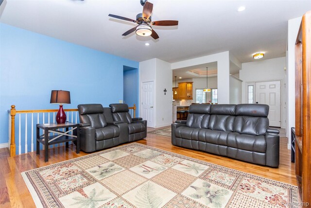 10267 Coachman Ct, Davison, MI 48423 - living room with a ceiling fan, light wood finished floors, and recessed lighting