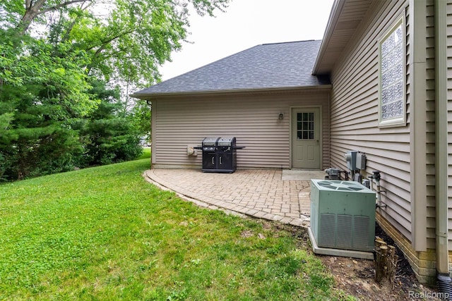 10267 Coachman Ct, Davison, MI 48423 - view of green lawn with a patio