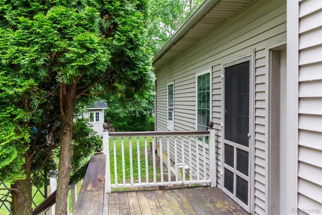 10267 Coachman Ct, Davison, MI 48423 - wooden terrace featuring an outdoor structure