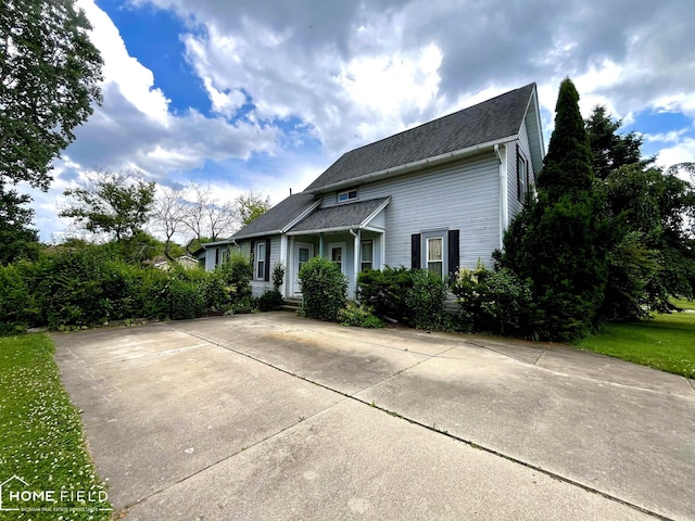 1412 Summit St, Owosso, MI 48867 - view of front facade with roof with shingles