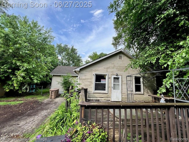 12 Hazel Ave, Pontiac, MI 48341 - view of front of house with a deck