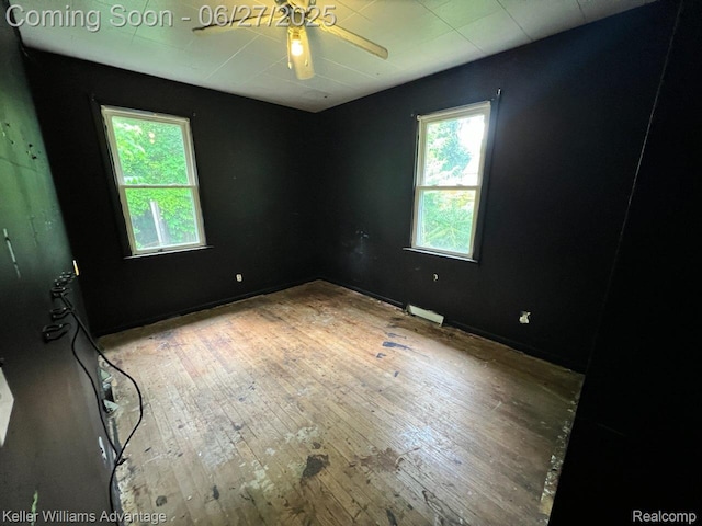 12 Hazel Ave, Pontiac, MI 48341 - unfurnished room with hardwood / wood-style floors and a ceiling fan