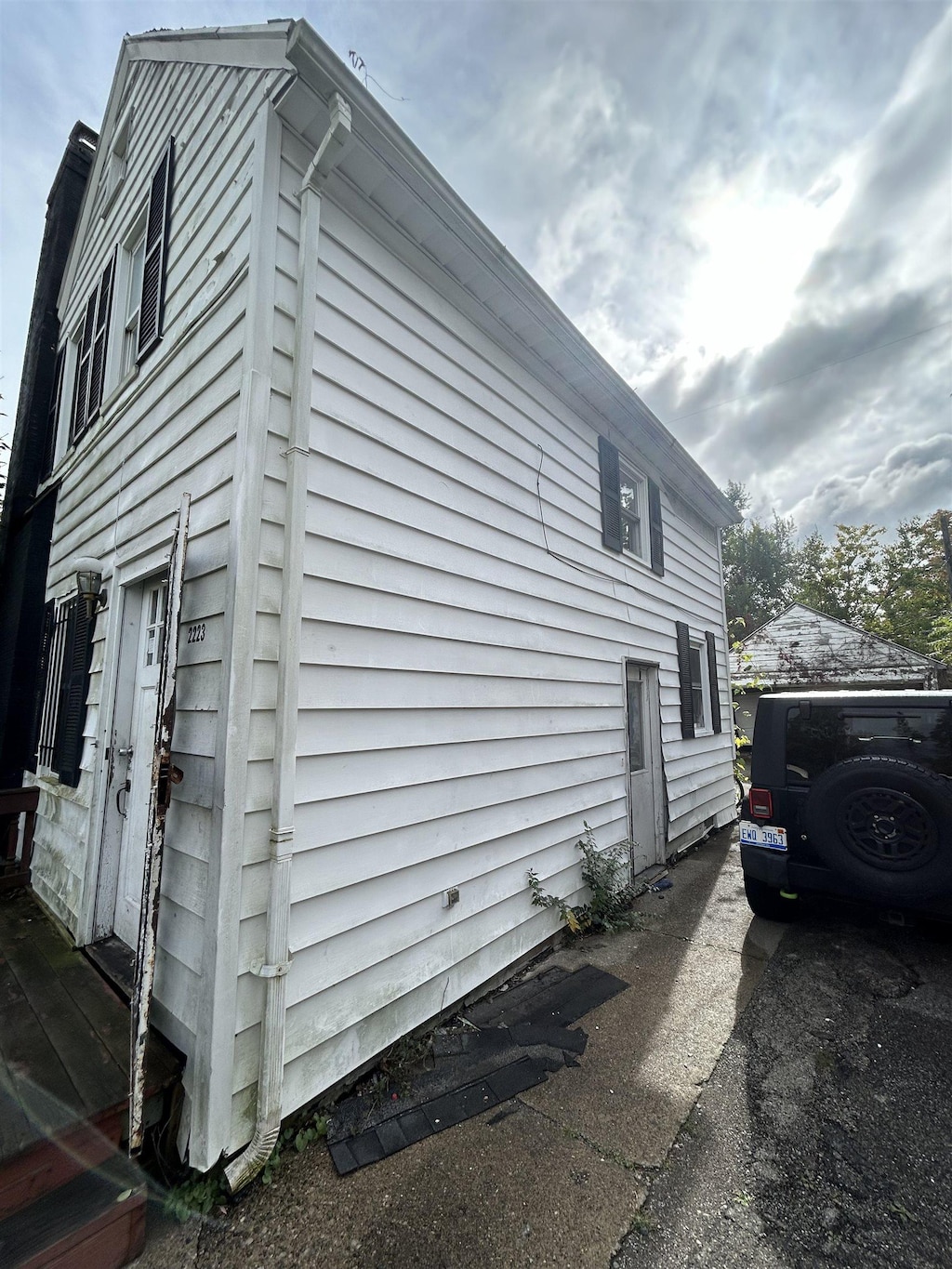 2223 Begole St, Flint, MI 48504 - view of property exterior