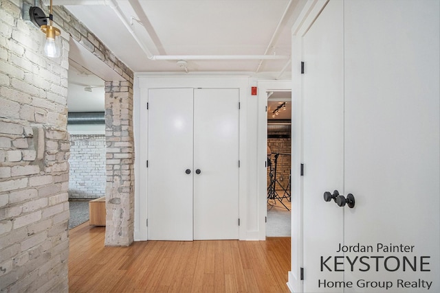 600 Broadway Ave NW Unit 409B, Grand Rapids, MI 49504 - hallway featuring light wood-style floors