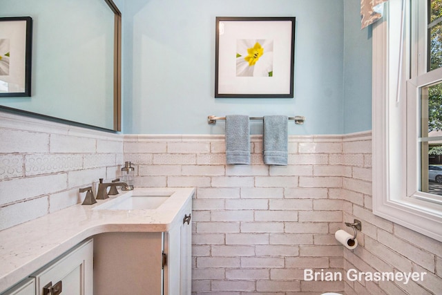 539 Overbrook Ln SE, Grand Rapids, MI 49507 - bathroom featuring vanity