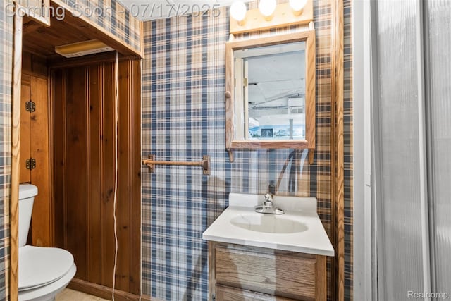 2006 N Connecticut Ave, Royal Oak, MI 48073 - bathroom with wallpapered walls and vanity