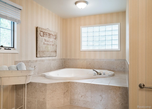 3831 Woodland Dr, Highland, MI 48356 - full bath with a garden tub and wallpapered walls