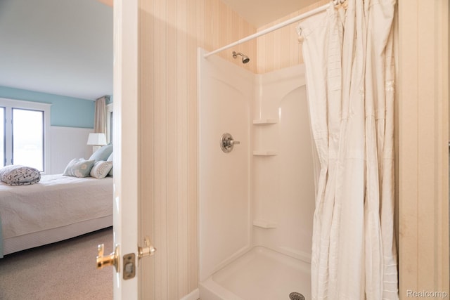 3831 Woodland Dr, Highland, MI 48356 - full bathroom with ensuite bath and curtained shower