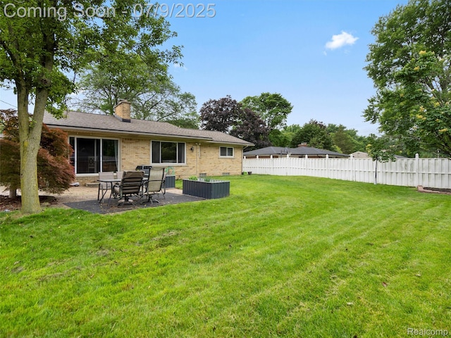 32000 Coronet Dr, Farmington, MI 48334 - view of yard with a patio