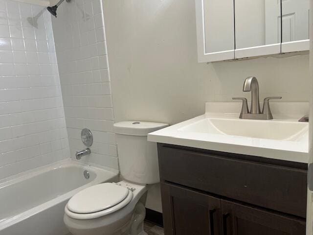 846 Hancock St SE, Grand Rapids, MI 49507 - full bath featuring vanity and bathing tub / shower combination