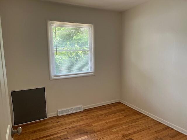 846 Hancock St SE, Grand Rapids, MI 49507 - unfurnished room with wood finished floors and baseboards