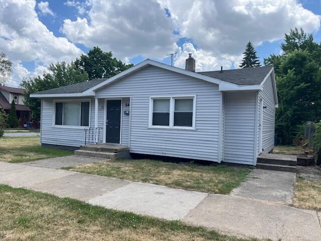 846 Hancock St SE, Grand Rapids, MI 49507 - view of front of property with a chimney and roof with shingles