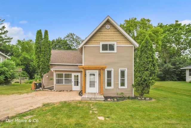 306 W 6th St, Clare, MI 48617 - photo 1