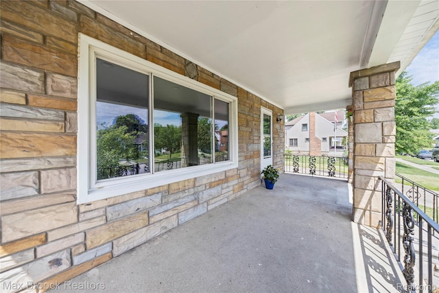 643 Spencer St, Ferndale, MI 48220 - view of covered porch
