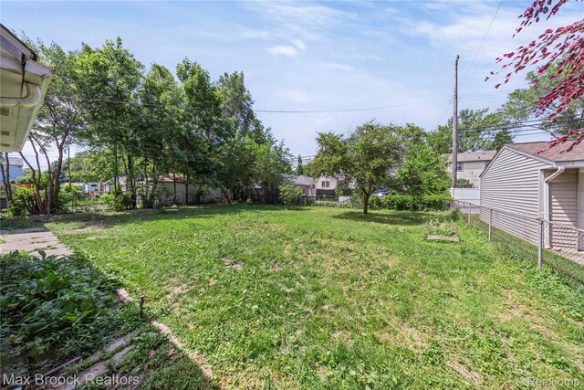 643 Spencer St, Ferndale, MI 48220 - view of yard