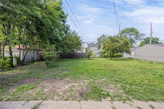 643 Spencer St, Ferndale, MI 48220 - view of yard